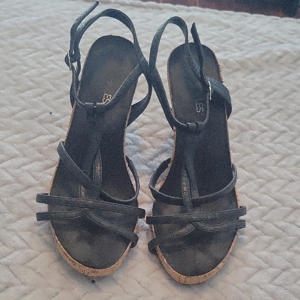 AEROSOLES Black Sandals Comfortable Minimalist Design